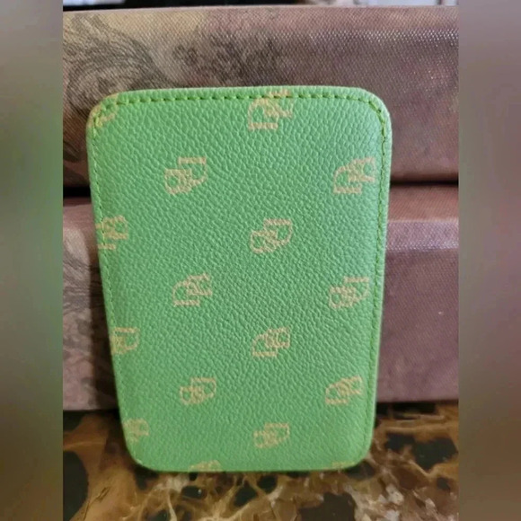 Dooney & Bourke Green Tote Bag, eye glass case, ID HOLDER, wristlet - Picture 13 of 16